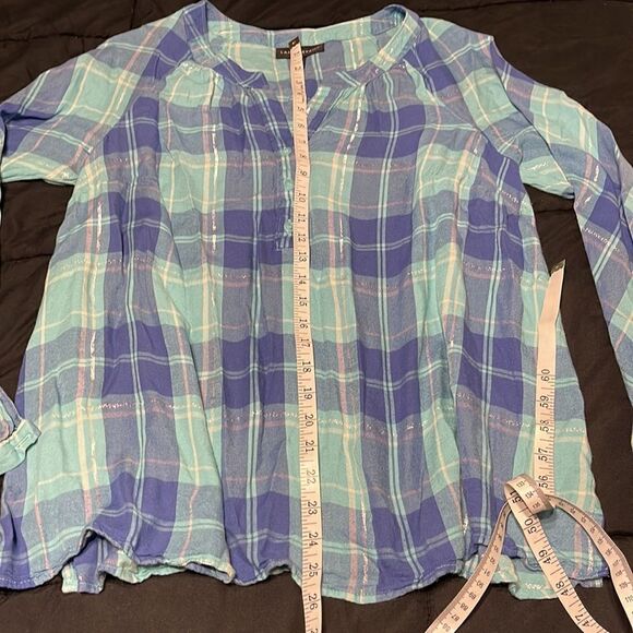 Lane Bryant Top size 10/12. - Picture 3 of 4